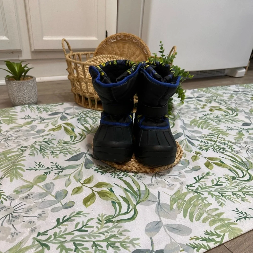 Athletech Boys' Skull Flames Snow Boots Size 4 Winter Boots